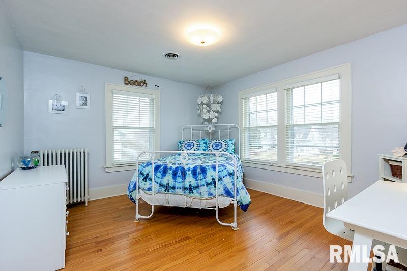 2739 Middle Road Davenport, IA 52803 - Photo 19 of 24 Gallery Image 19