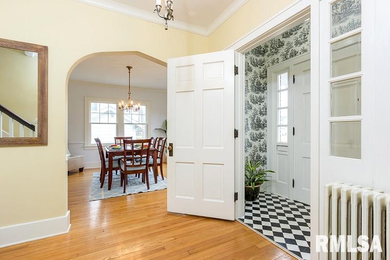 2739 Middle Road Davenport, IA 52803 - Photo 3 of 24 Gallery Image 3