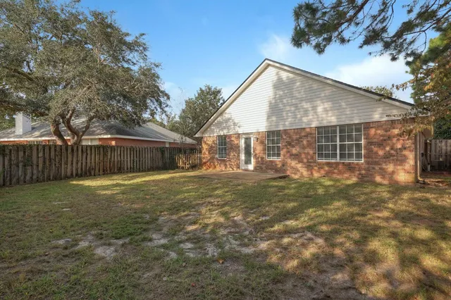 $2,850 | 349 Louise Circle, Destin, FL 32541