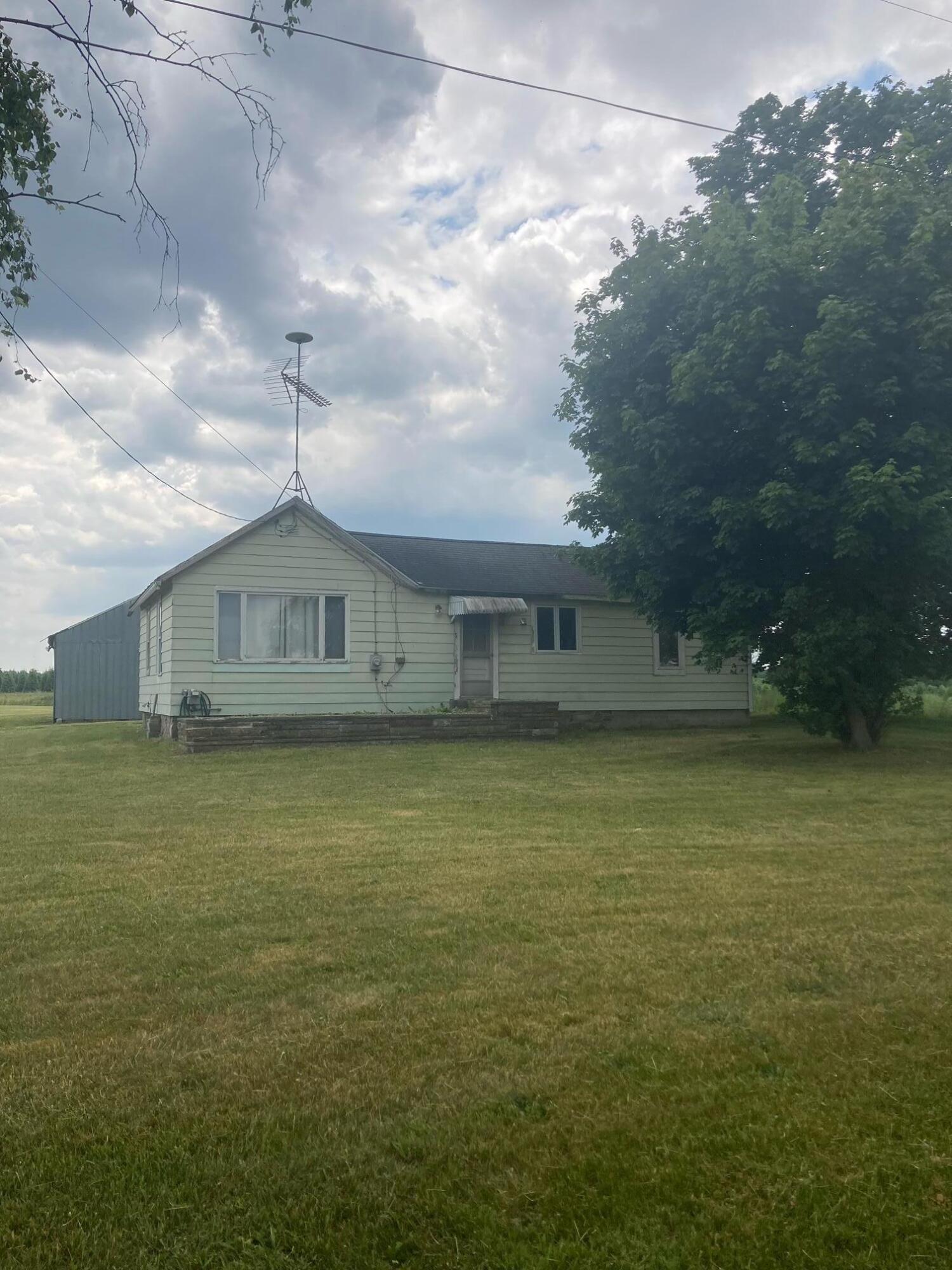 796 East Stanton Road Stanton, MI 48888 - Photo 3 of 6 IMG_2876