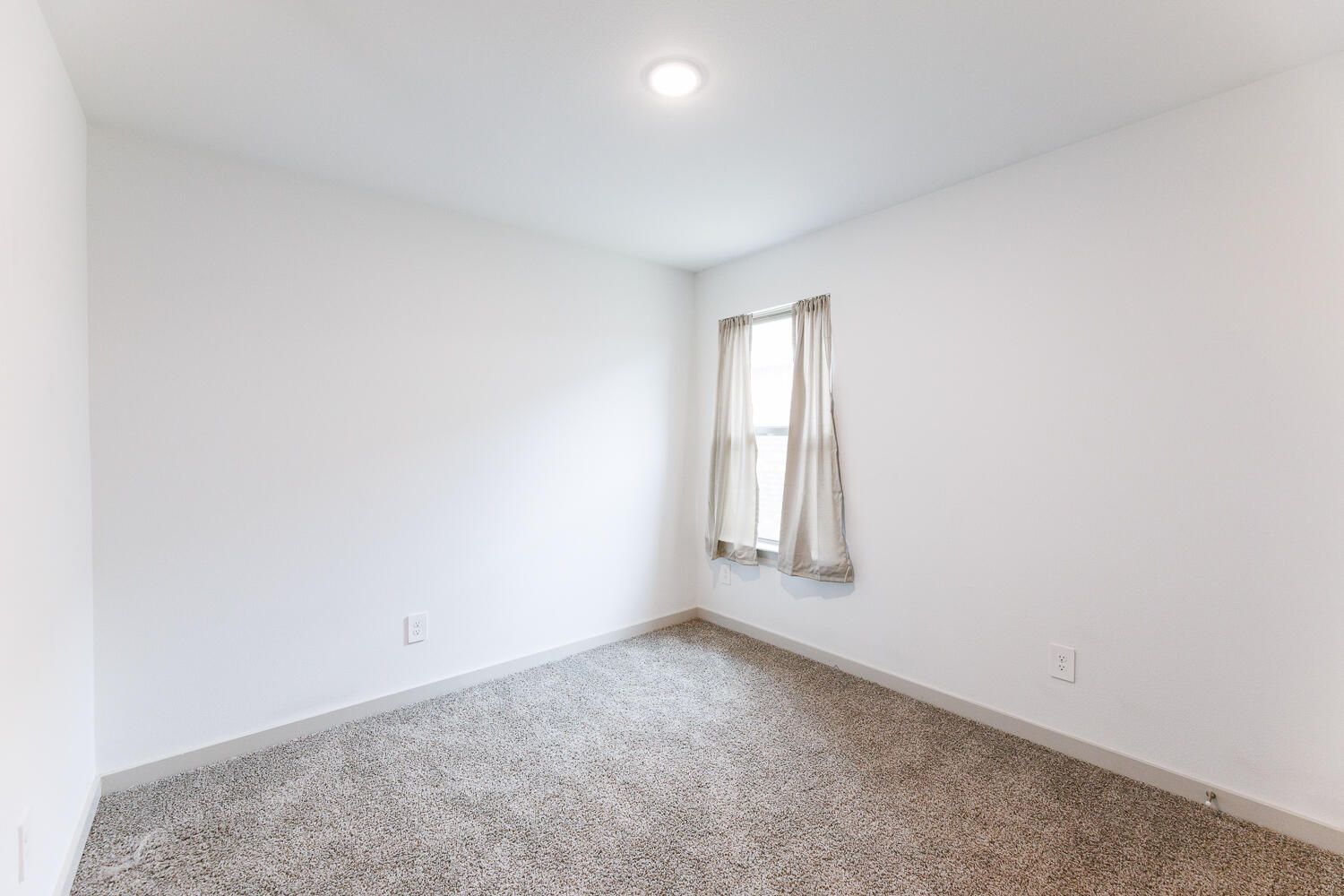 2305 150th Street Lubbock, TX 79423 - Photo 27 of 39 an empty room with a window