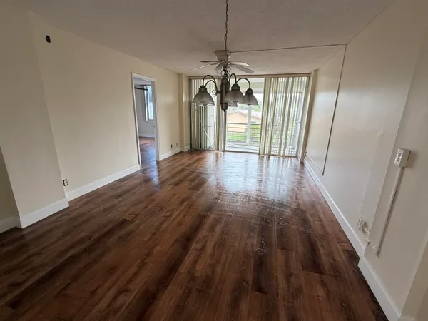 $1,900 | 109 Royal Park Drive, Unit 2C, Oakland Park, FL 33309