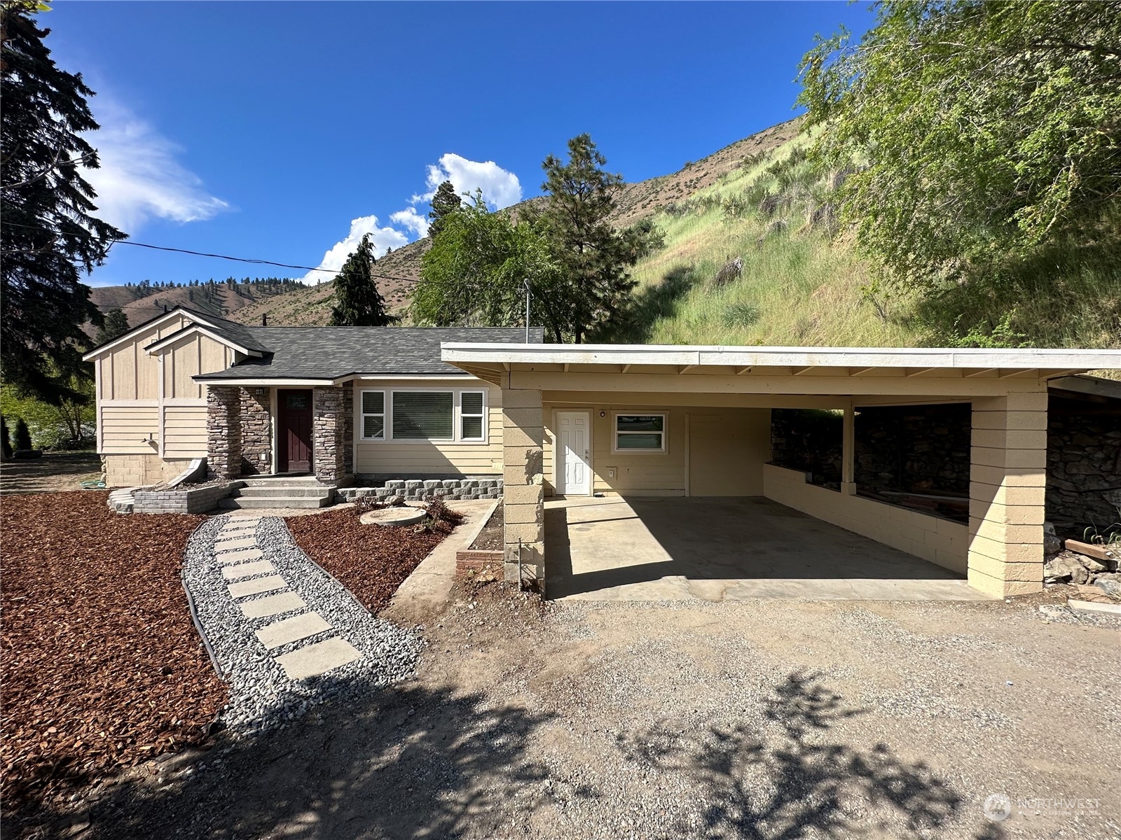 4520 Eels Road Cashmere, WA 98815 - Photo 15 of 17 a view of a house with a patio