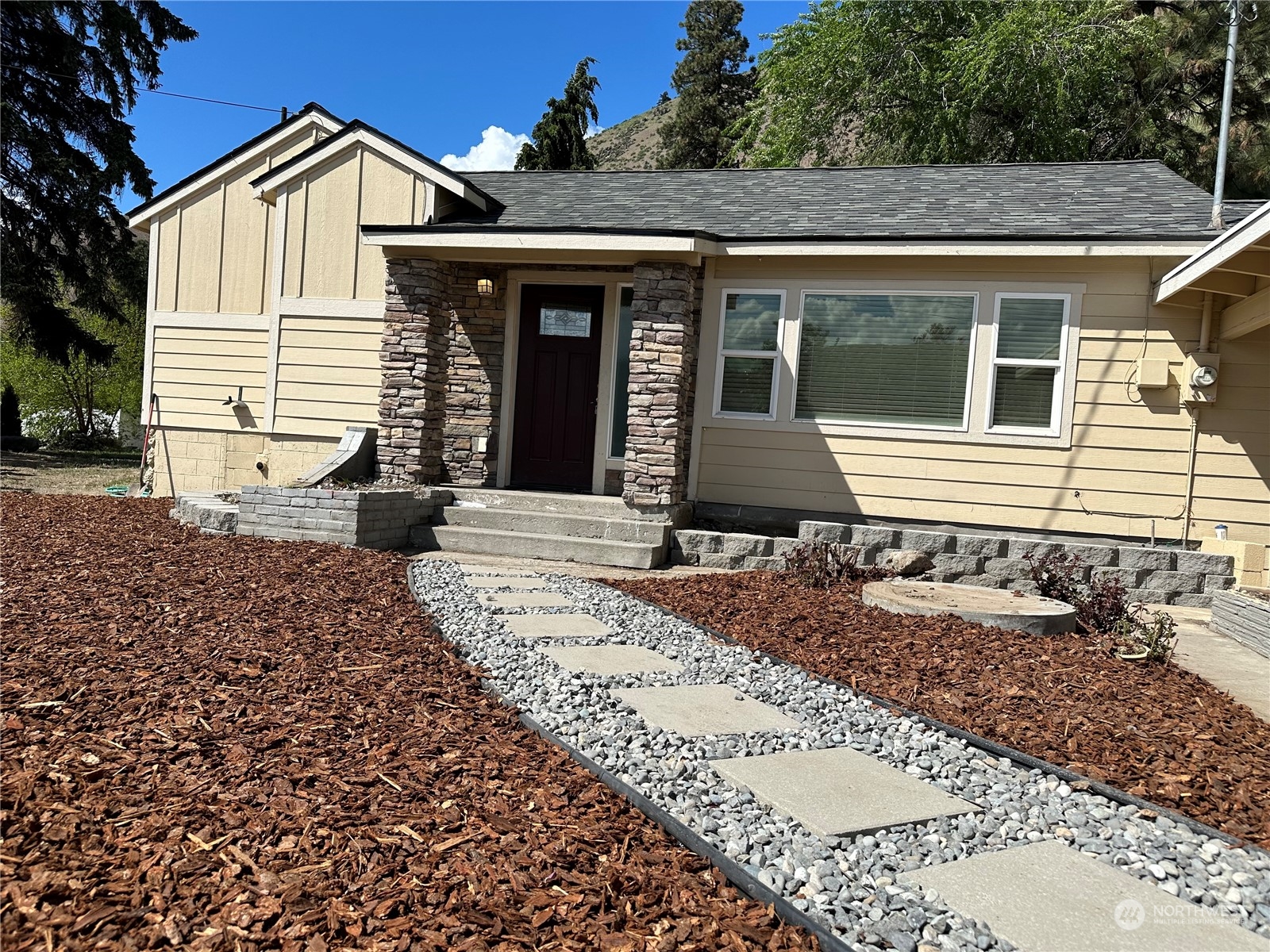 4520 Eels Road Cashmere, WA 98815 - Photo 16 of 17 a front view of a house with a yard