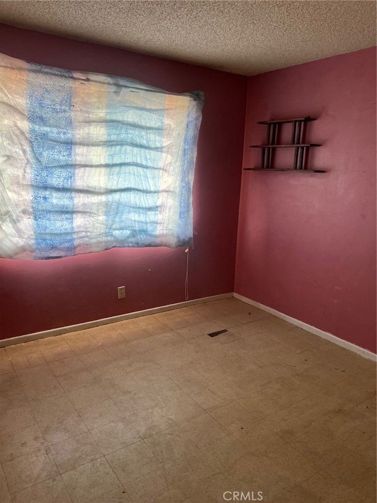 21865 Fox Apple Valley, CA 92307 - Photo 12 of 22