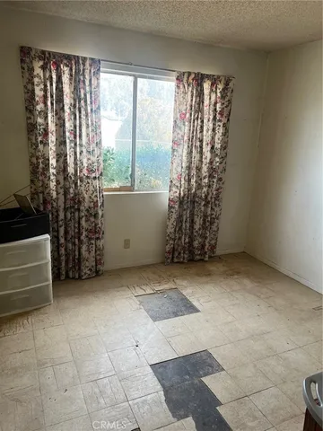 $250,000 | 21865 Fox, Apple Valley, CA 92307