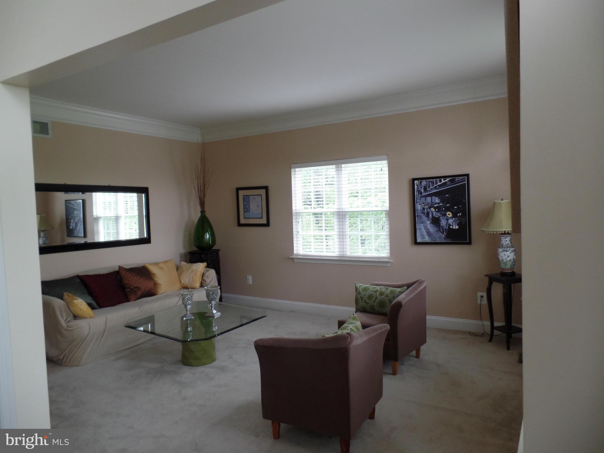 4 Spring Heath Court Baltimore, MD 21244 - Photo 7 of 24 Living Room