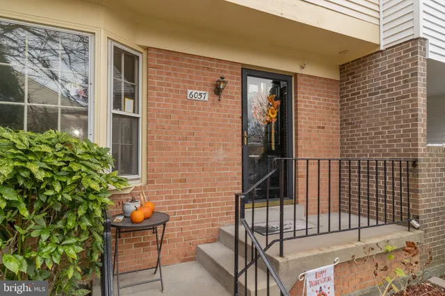 $614,900 | 6057 Crown Royal Circle, Alexandria, VA 22310