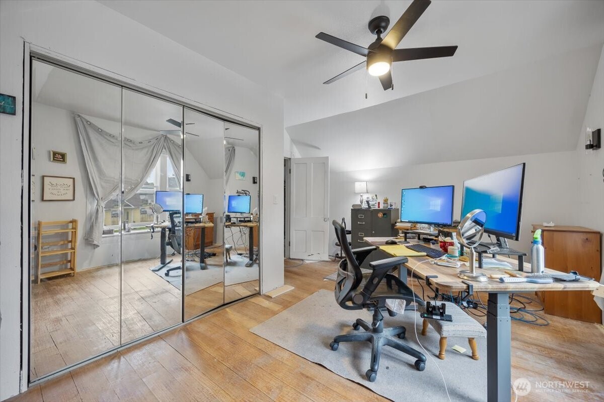 515 North 3rd Street Dayton, WA 99328 - Photo 23 of 31 a work room with furniture and a glass door shower