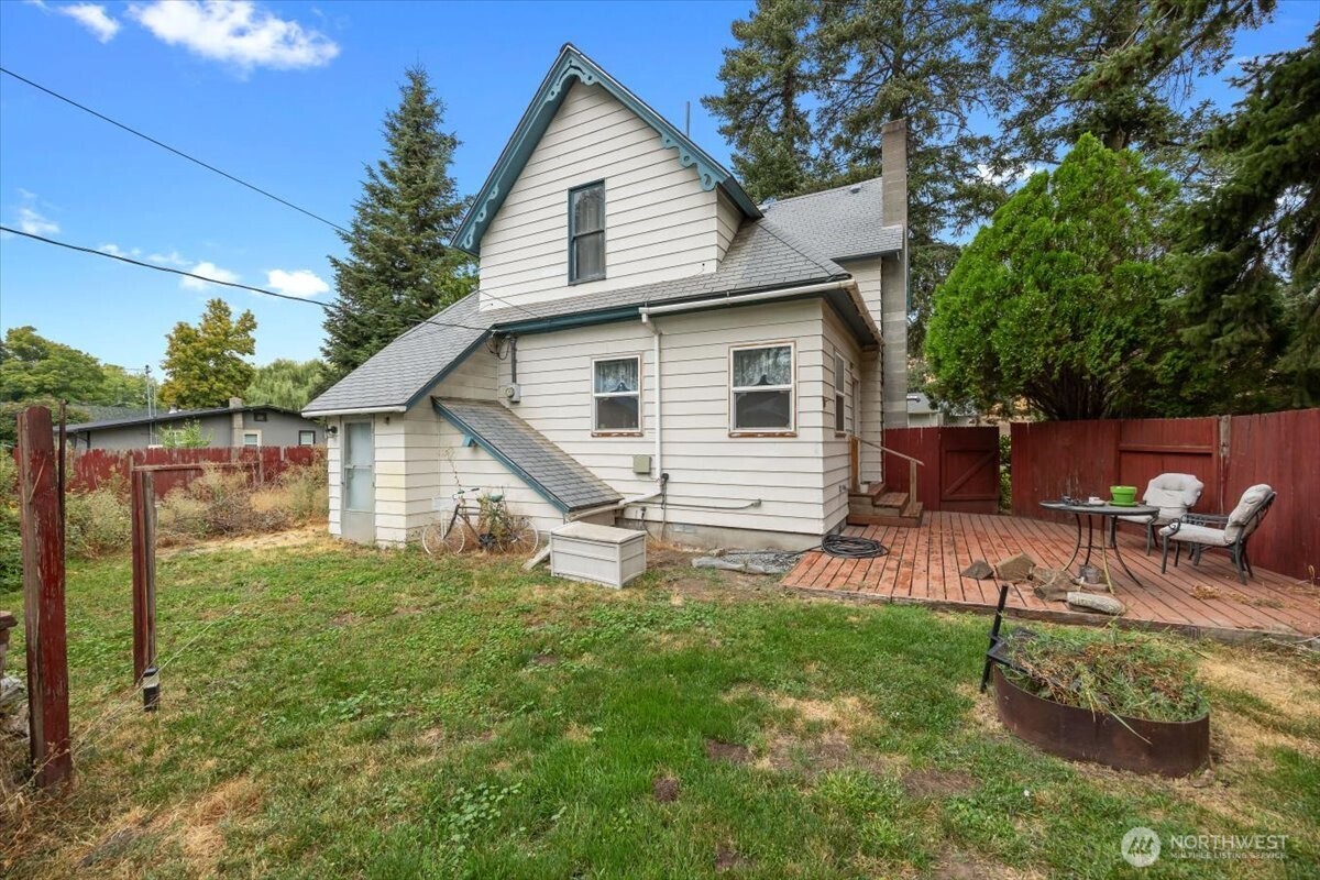 515 North 3rd Street Dayton, WA 99328 - Photo 28 of 31 a view of backyard of house with outdoor seating and green space