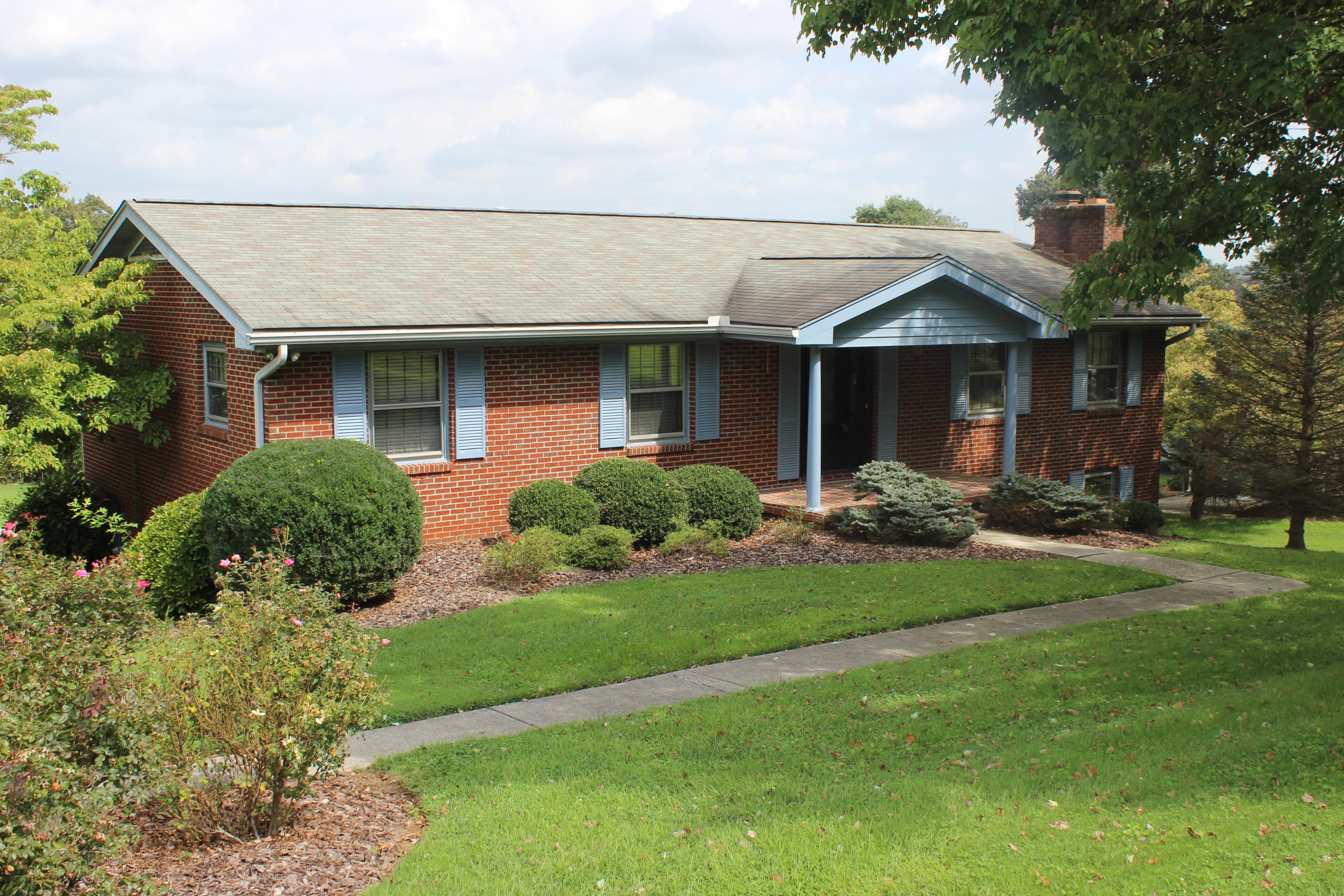 8224 Spruceland Road Powell, TN 37849 - Photo 1 of 26 IMG_9243
