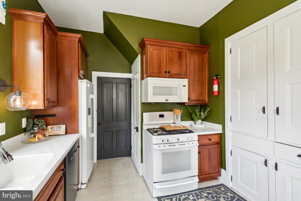 503 Kings Highway Mickleton, NJ 08056 - Photo 11 of 26 a kitchen with stainless steel appliances a stove a refrigerator and a cabinets
