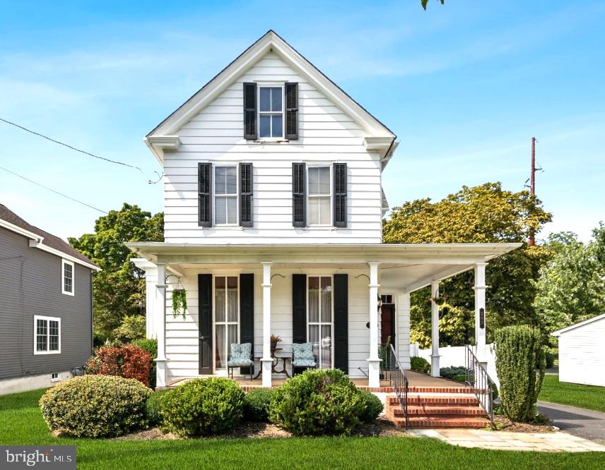 503 Kings Highway Mickleton, NJ 08056 - Photo 2 of 26 front view of a house with a yard
