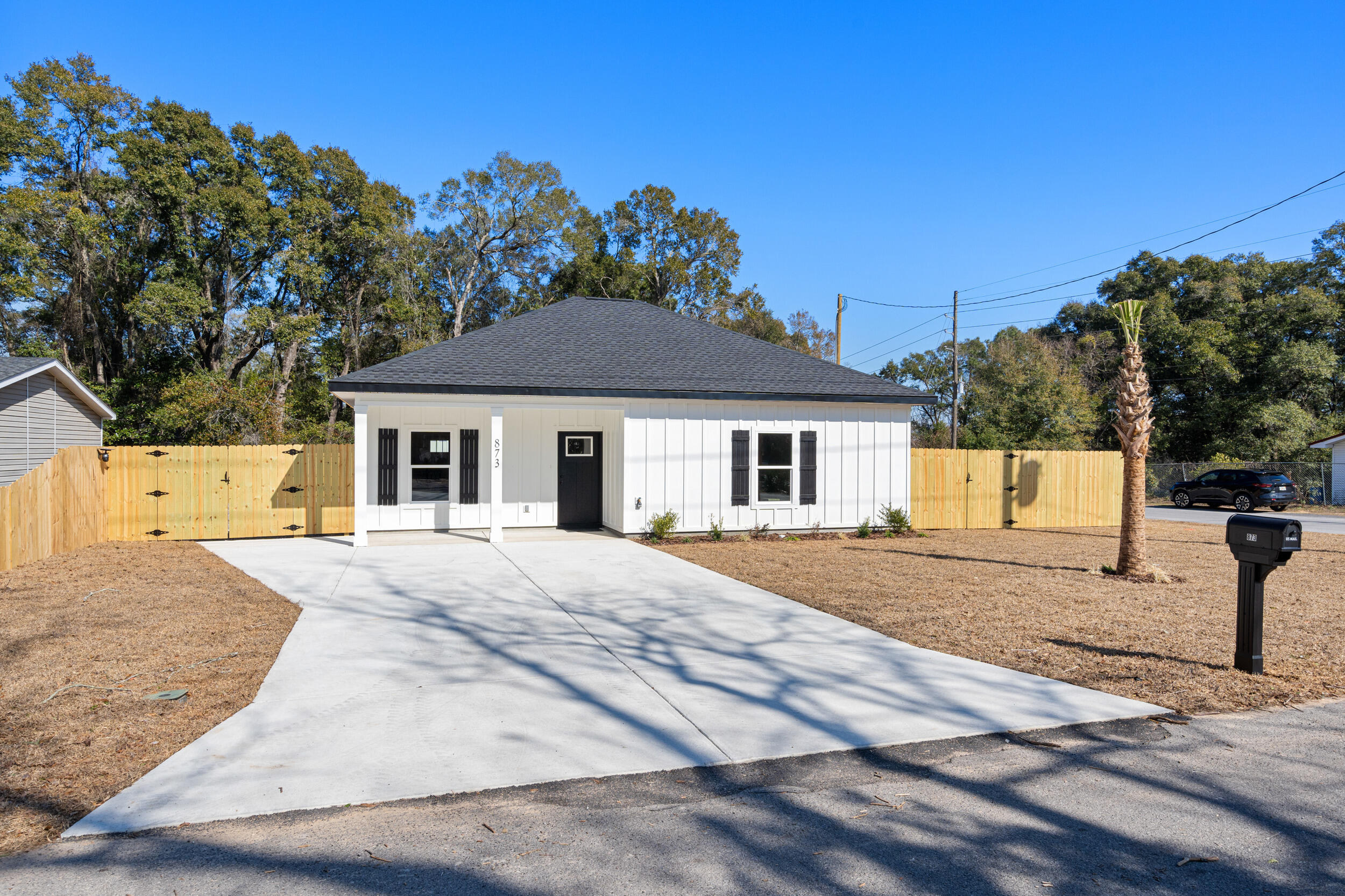 511 Woodruff Crestview, FL 32536 - Photo 1 of 23 Front
