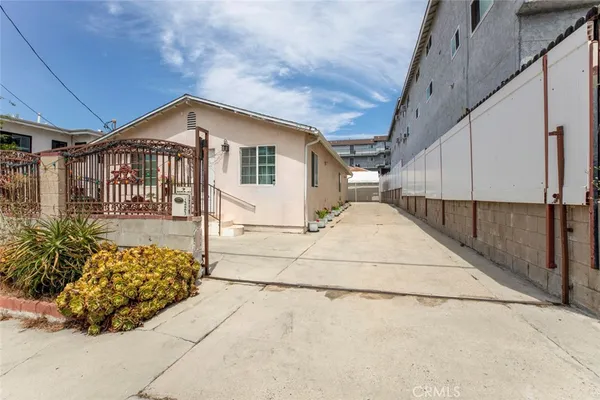 $3,200 | 7319 Valmont Street, Tujunga, CA 91042