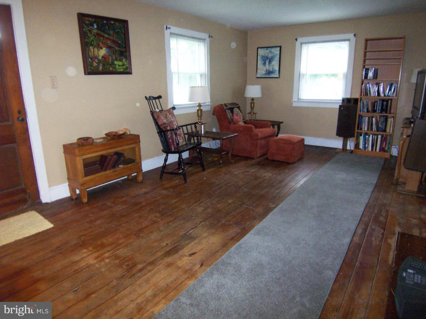 489 Taylor Road Downingtown, PA 19335 - Photo 11 of 24 Living Room