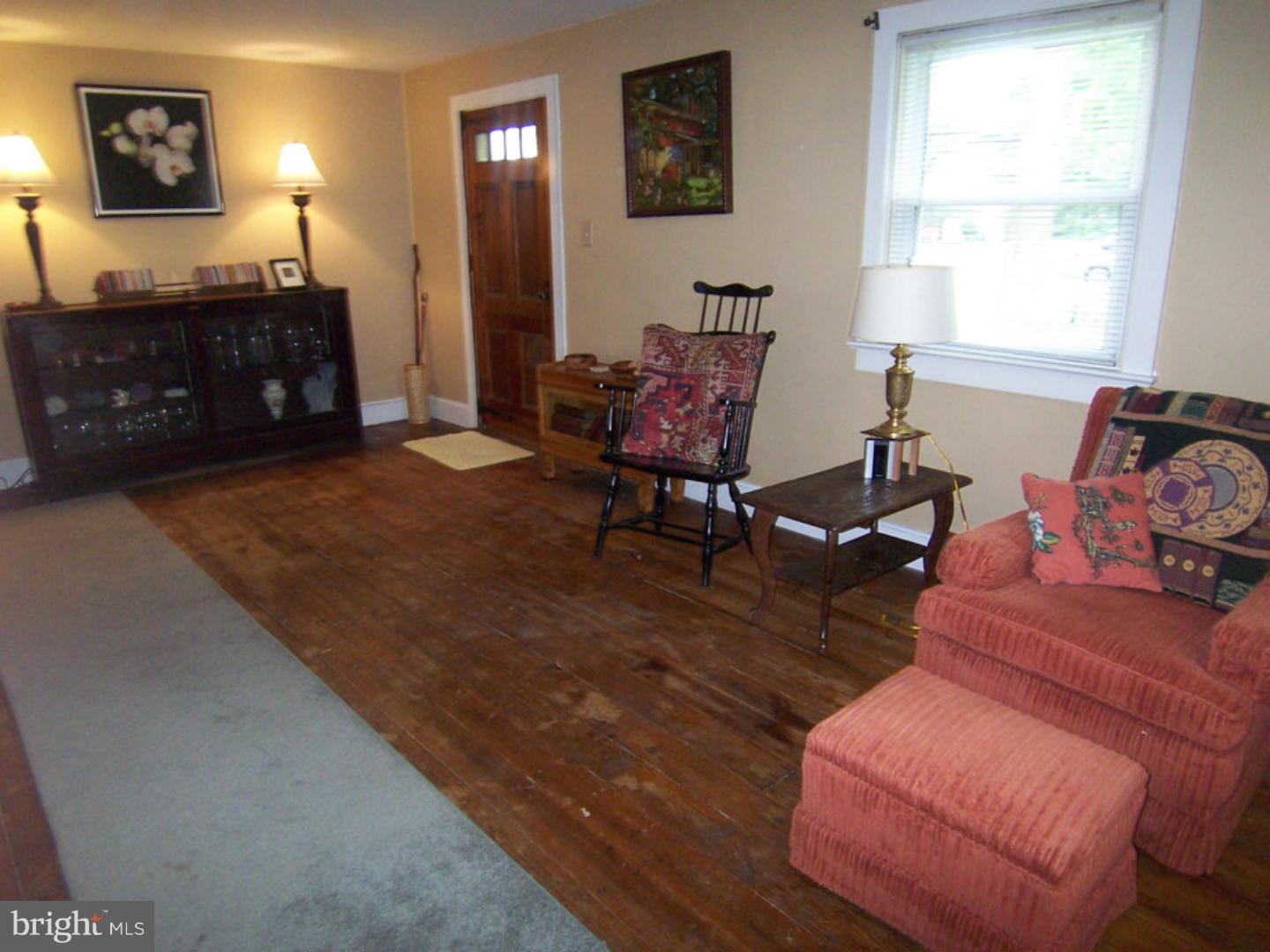 489 Taylor Road Downingtown, PA 19335 - Photo 10 of 24 Living Room