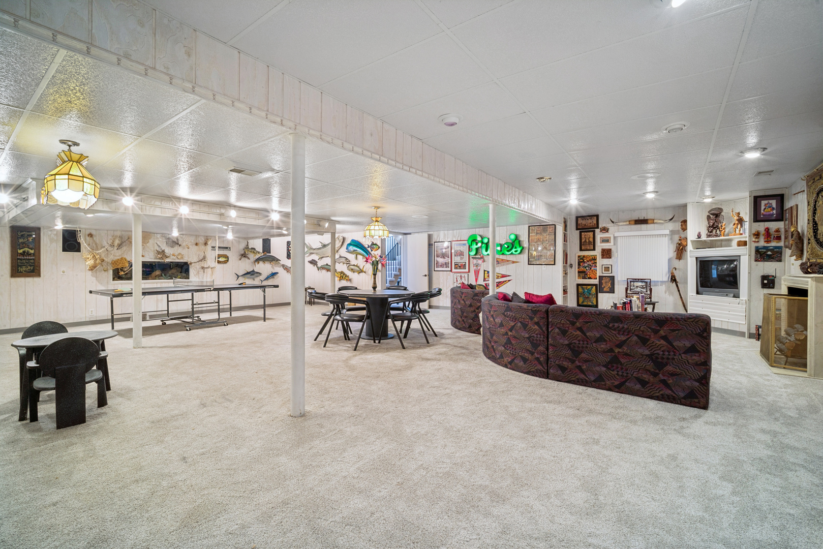 990 Heather Road Deerfield, IL 60015 - Photo 22 of 28 a living room with furniture and a large window