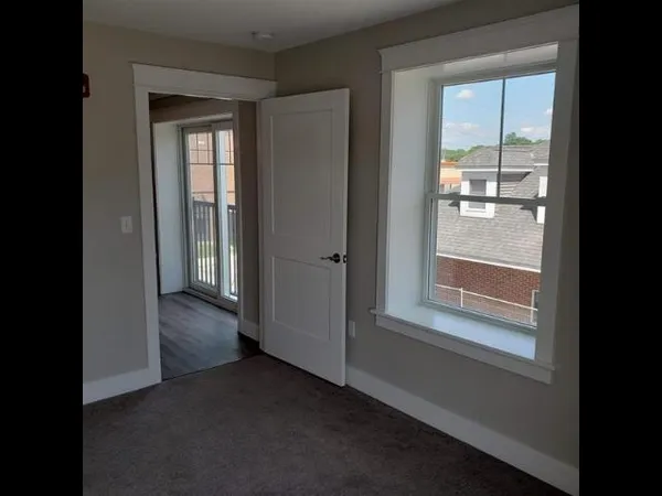$2,300 | 10 4th Street, Unit 305, Dover, NH 03820