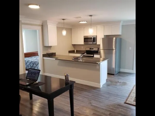 $2,300 | 10 4th Street, Unit 305, Dover, NH 03820