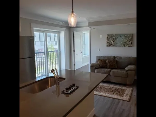 $2,300 | 10 4th Street, Unit 305, Dover, NH 03820