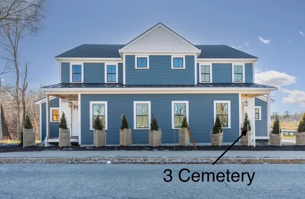 $925,000 | 3 Cemetery Lane, Greenland, NH 03840