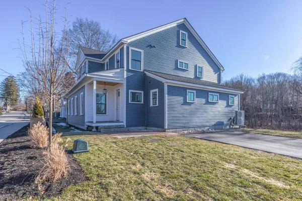 $925,000 | 3 Cemetery Lane, Greenland, NH 03840