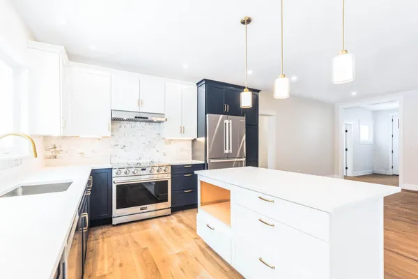 $925,000 | 3 Cemetery Lane, Greenland, NH 03840