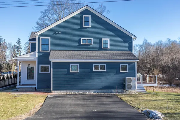 $925,000 | 3 Cemetery Lane, Greenland, NH 03840
