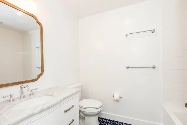 $925,000 | 3 Cemetery Lane, Greenland, NH 03840