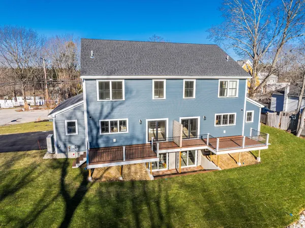 $925,000 | 3 Cemetery Lane, Greenland, NH 03840