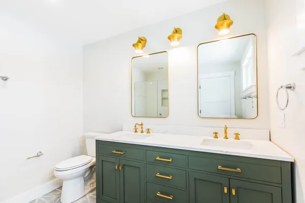 $925,000 | 3 Cemetery Lane, Greenland, NH 03840