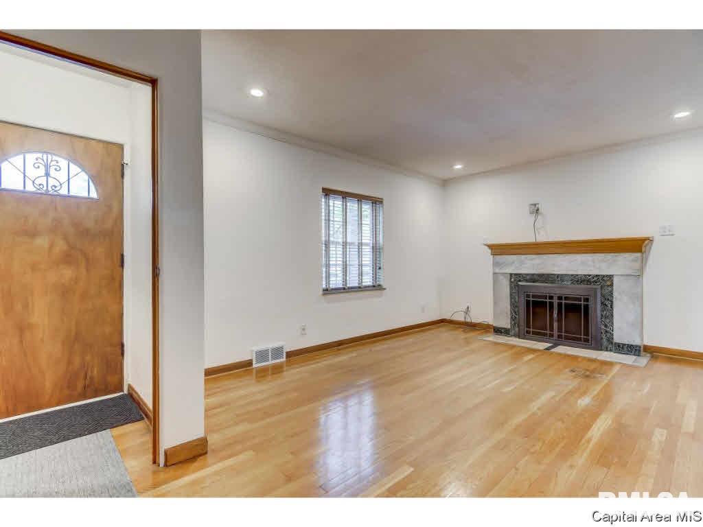 2141 Marland Street Springfield, IL 62702 - Photo 2 of 34 Gallery Image 2