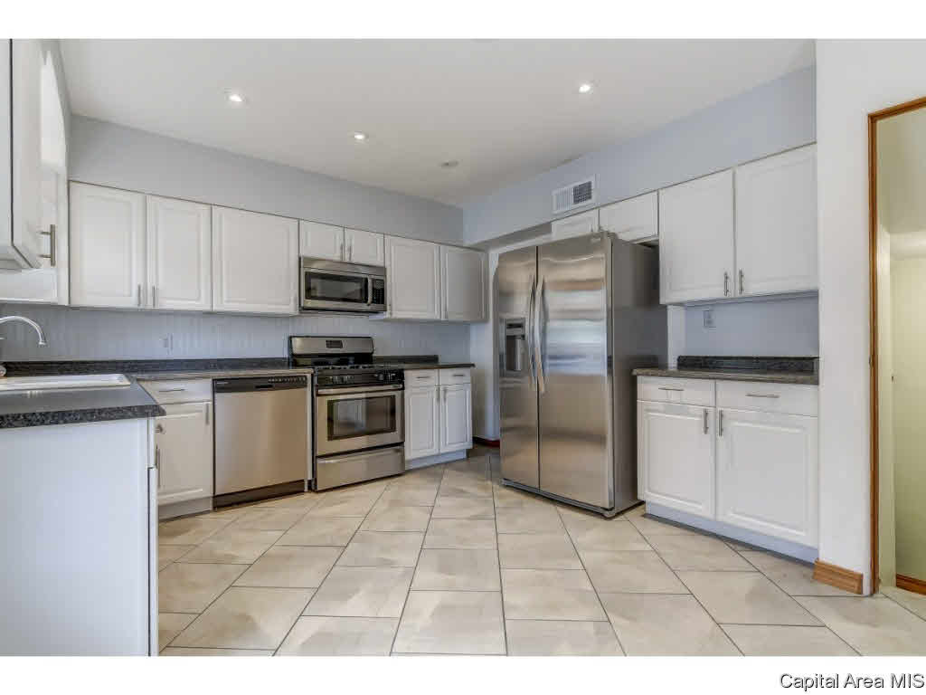 2141 Marland Street Springfield, IL 62702 - Photo 5 of 34 Gallery Image 5