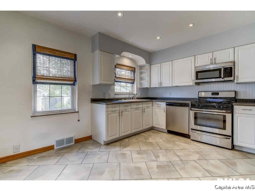 2141 Marland Street Springfield, IL 62702 - Photo 6 of 34 Gallery Image 6