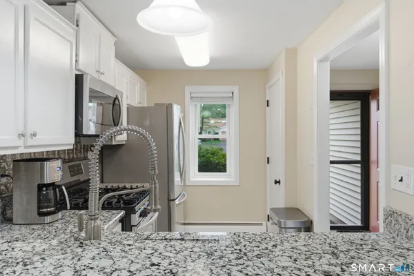 $329,900 | 28 Chestnut Court, Unit 28, Rocky Hill, CT 06067