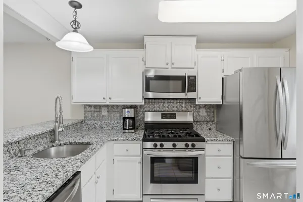 $329,900 | 28 Chestnut Court, Unit 28, Rocky Hill, CT 06067