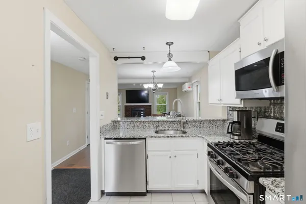 $329,900 | 28 Chestnut Court, Unit 28, Rocky Hill, CT 06067