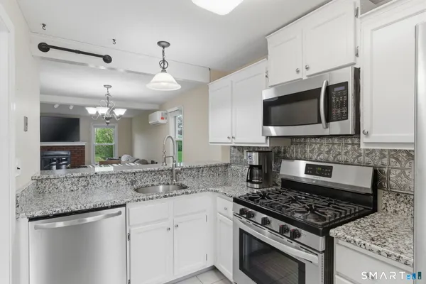 $329,900 | 28 Chestnut Court, Unit 28, Rocky Hill, CT 06067