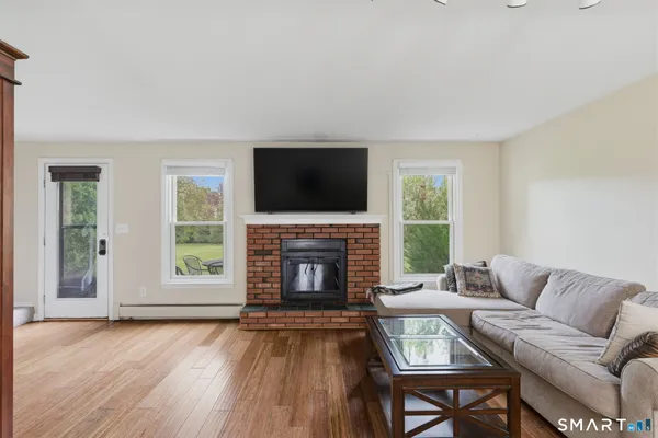 $329,900 | 28 Chestnut Court, Unit 28, Rocky Hill, CT 06067