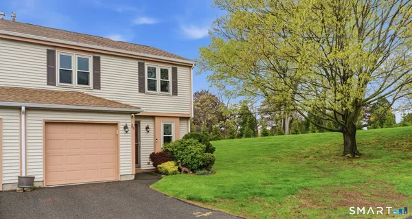 $329,900 | 28 Chestnut Court, Unit 28, Rocky Hill, CT 06067