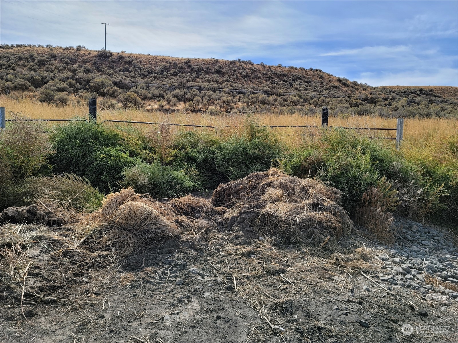 -nna South O'Brian Road Othello, WA 99344 - Photo 28 of 31 a view of a lake from a yard