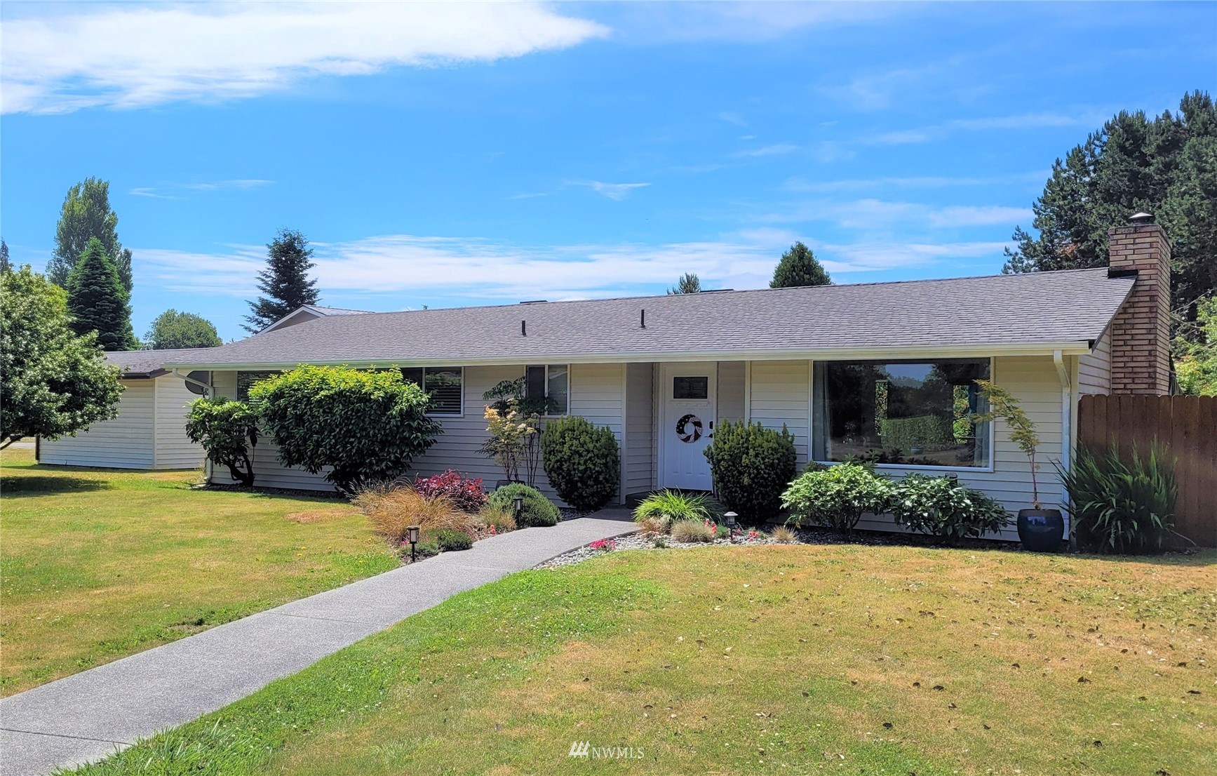 32 Thornton Place Sequim, WA 98382 - Photo 3 of 38 Gallery Image 3