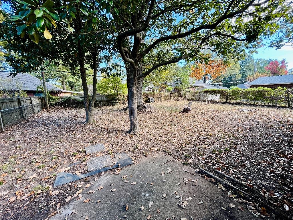 1042 Ivy Road Memphis, TN 38117 - Photo 26 of 27 a backyard of a house with lots of green space