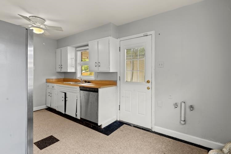 1042 Ivy Road Memphis, TN 38117 - Photo 5 of 27 a utility room with cabinets washer and dryer