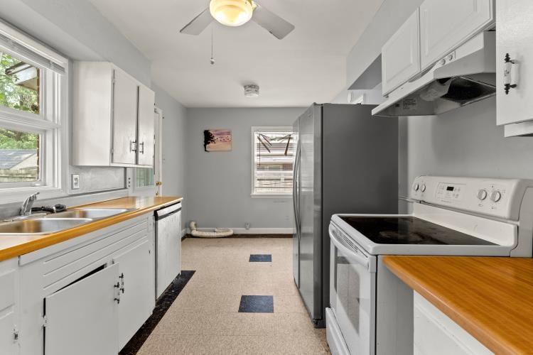 1042 Ivy Road Memphis, TN 38117 - Photo 8 of 27 a kitchen that has a sink and a stove