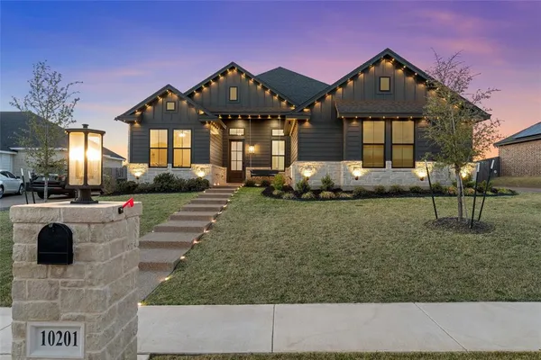 $570,000 | 10201 Castleberry Lane, Waco, TX 76712