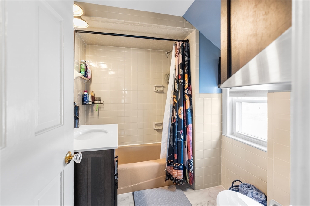 41 Pilgrim Road Weymouth, MA 02191 - Photo 14 of 27