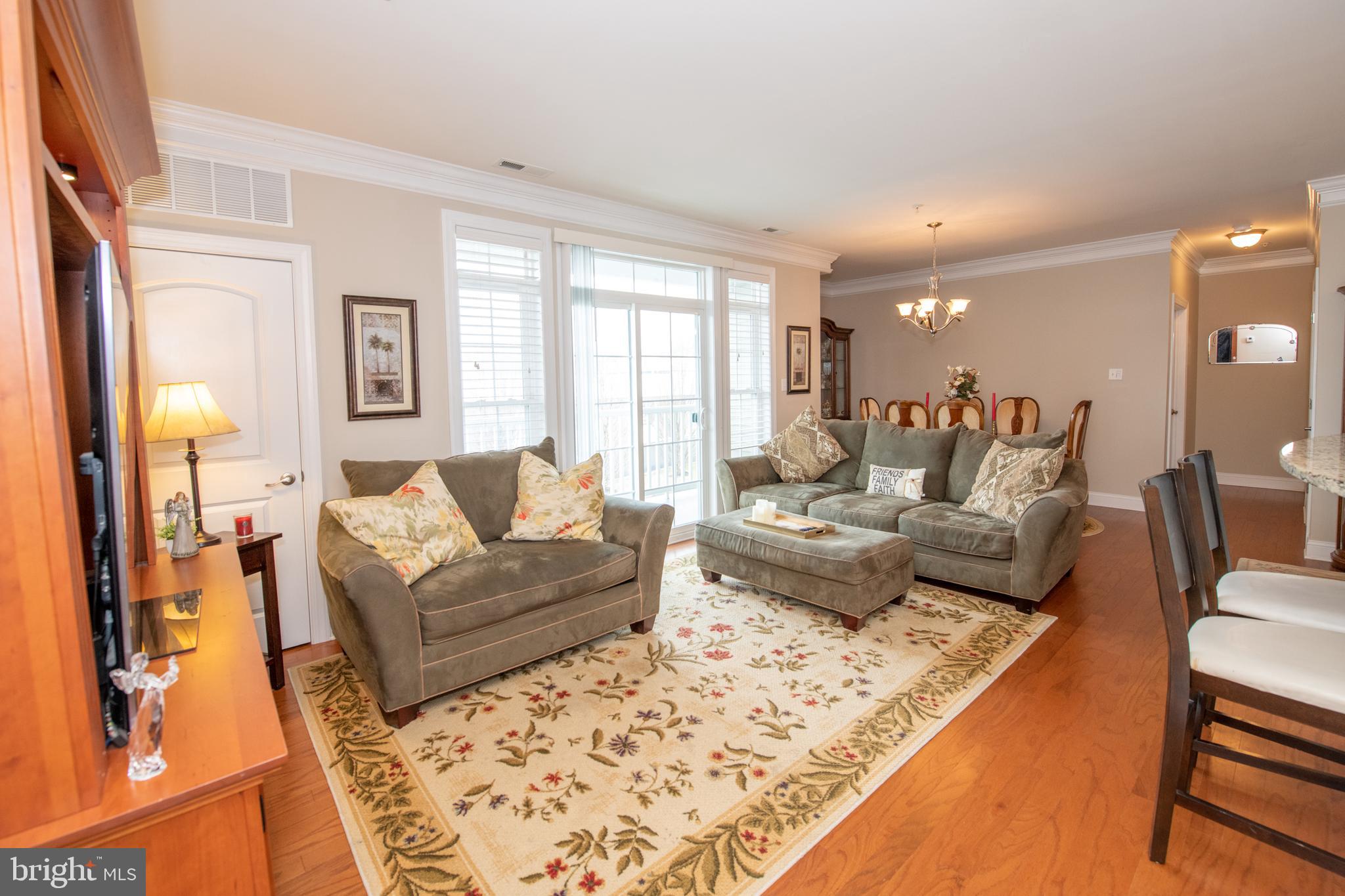756 Street Road, Unit 9 Southampton, PA 18966 - Photo 8 of 33 Bright Living area