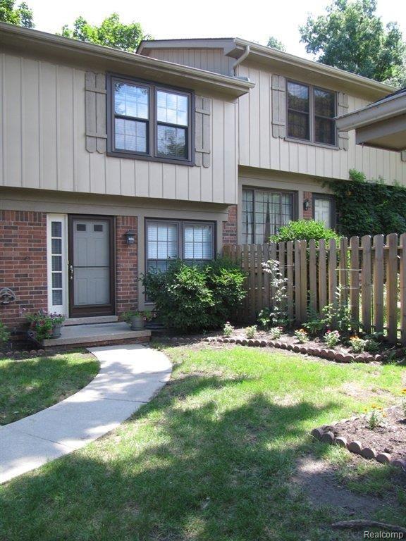883LAFAYETTE DR